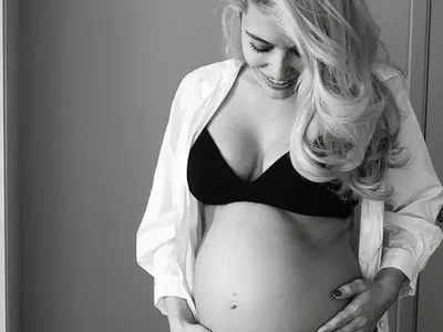 Бременната Ева Веселинова се снима по сутиен (ФОТО ТУК)