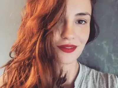 Бременната Радина Кърджилова се боядиса в оранжево