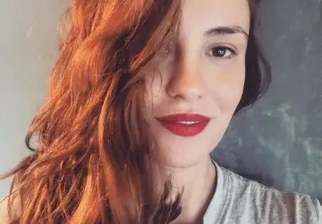 Бременната Радина Кърджилова се боядиса в оранжево