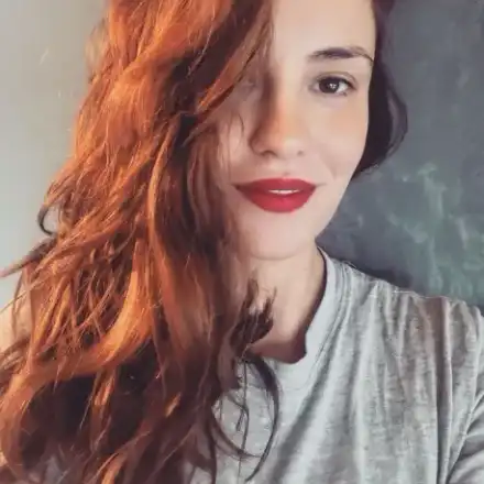 Бременната Радина Кърджилова се боядиса в оранжево