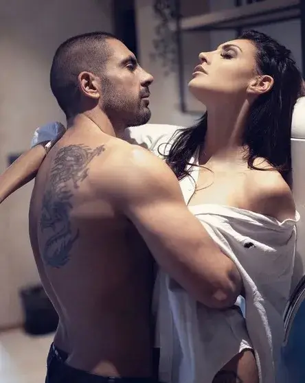 Черната Златка се снима еротично с мъжа си