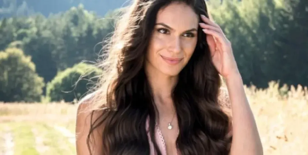 Даяна Ханджиева е НИМФОМАНКА! (Актрисата въртяла четирима наведнъж, включително чернокож)