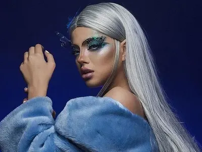 Дара се дегизира на ледена пързалка, за да не я закачат фенове