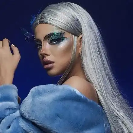 Дара се дегизира на ледена пързалка, за да не я закачат фенове