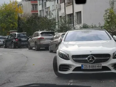 Джигит на пътя! Мара Отварачката НАГЛО нарушава правилата (СНИМКИ)