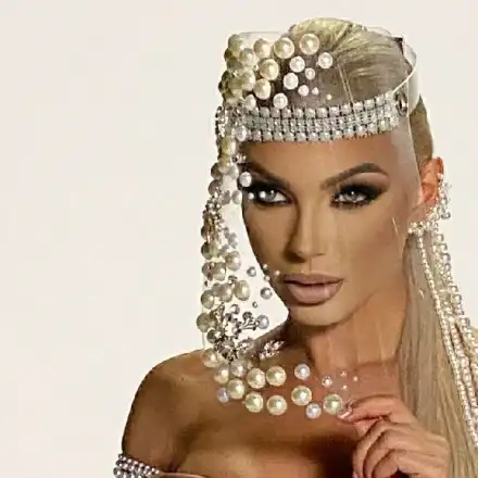 Емануела пак ХЕЙТИ! Този път СКОЧИ на Меркел