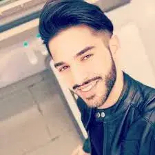 Емрах набива пица посред нощ