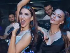 Галена бута племенницата си Доника