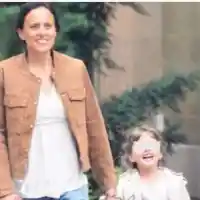 Генка Шикерова разходи мъжа си и децата в парка