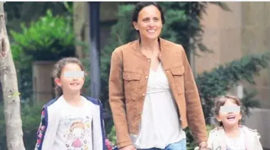 Генка Шикерова разходи мъжа си и децата в парка