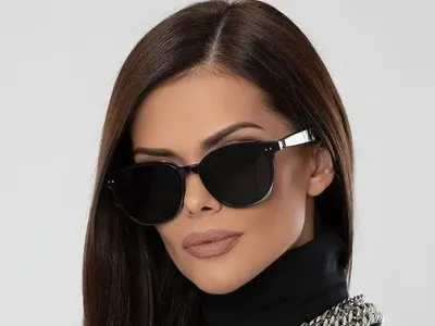 Глезят Преслава с цяло печено прасенце