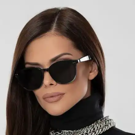 Глезят Преслава с цяло печено прасенце