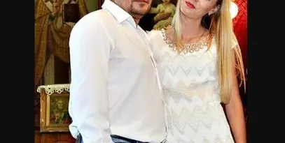 Годжи се раздели с жена си