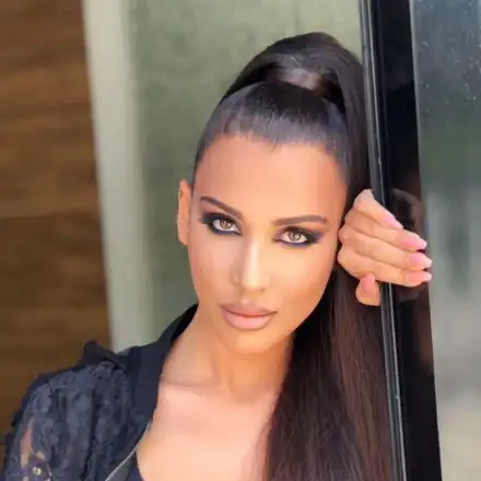 И Доника си е сменила носа