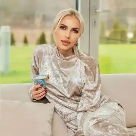 Жаси от „Сделка или не“ разби всички моделки с уникално тяло (Вижте ТУК)