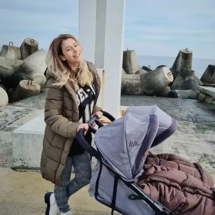 Капчикова заведе близнаците на море (Снимки)