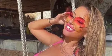 Кой снима розовата Гери-Никол в Бали? (HOT Фотоси)