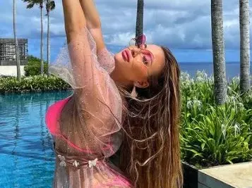 Кой снима розовата Гери-Никол в Бали? (HOT Фотоси)