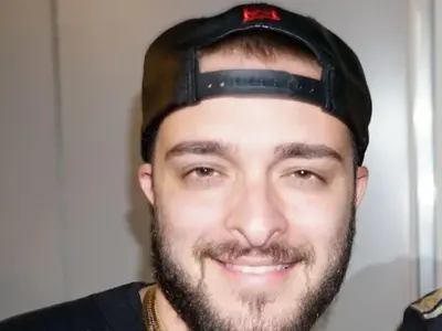 Криско пие ракия и се набира