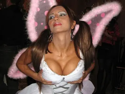 Лейди Би отново е студентка, иска да става учителка