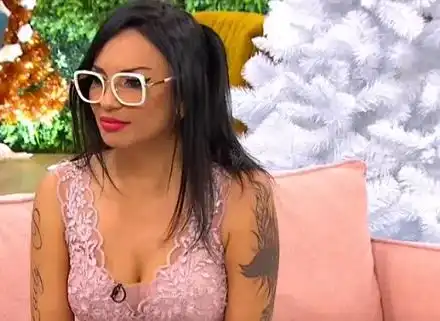 Лейди Би студентка на 41г., учи за даскалица