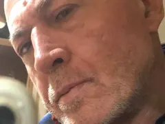 Максим Генчев се премести при тъщата, дава награда за изгубено куче