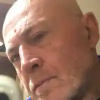 Максим Генчев се премести при тъщата, дава награда за изгубено куче