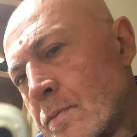 Максим Генчев се премести при тъщата, дава награда за изгубено куче