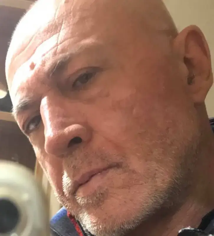 Максим Генчев се премести при тъщата, дава награда за изгубено куче