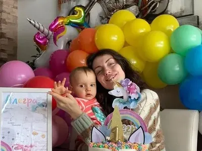 Мис България празнува първи РД на дъщеря си