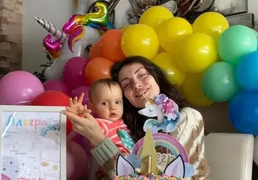 Мис България празнува първи РД на дъщеря си