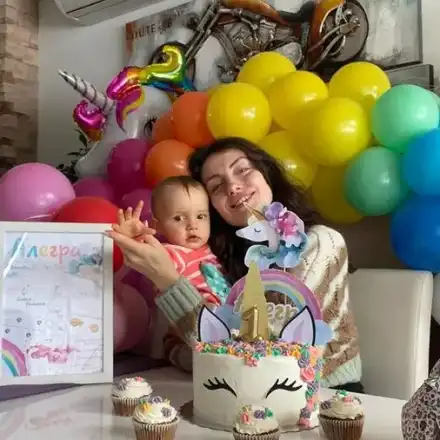 Мис България празнува първи РД на дъщеря си