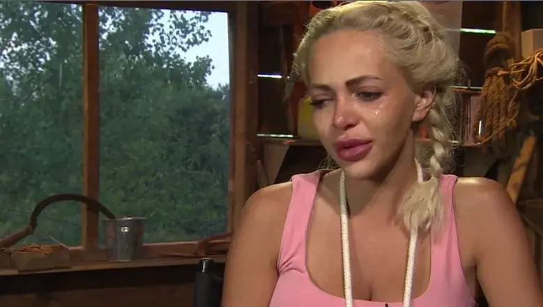 Мис Плеймейт реве за ваксина: Чакам да ми я сложат с нетърпение!