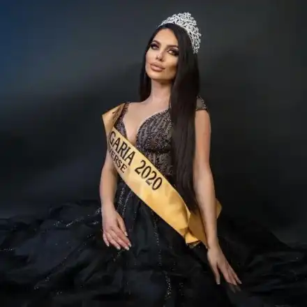 Мисис България преподава английски език на социално слаби