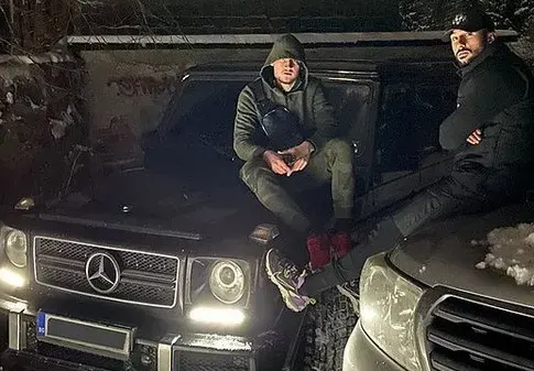 Национал се фука с гангстерски джип