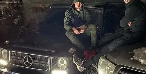 Национал се фука с гангстерски джип
