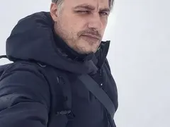 Наглост и непукизъм: Владо Карамазов дни наред заразявал с Ковид-19