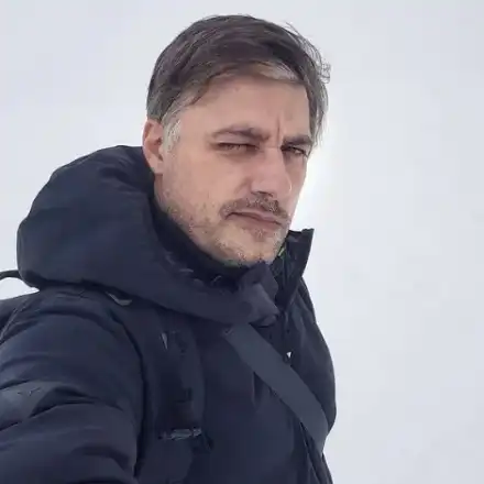 Наглост и непукизъм: Владо Карамазов дни наред заразявал с Ковид-19