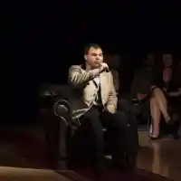 Незрящият имитатор Андриян Асенов: Посрещам 2021-а без работа, но с любима