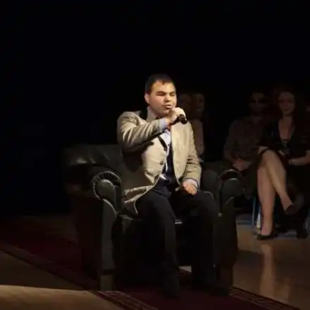 Незрящият имитатор Андриян Асенов: Посрещам 2021-а без работа, но с любима