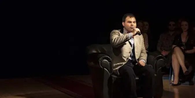 Незрящият имитатор Андриян Асенов: Посрещам 2021-а без работа, но с любима
