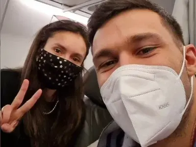 Нина Добрев се прибра у нас за празниците! (Сами Хоссни пътува до нея в самолета - ФОТО)