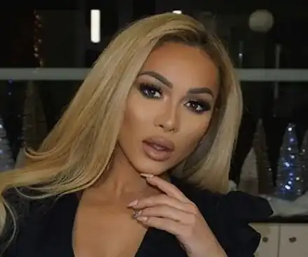 Нощен глад гони Нора Недкова! Плеймейтката тъпче сладко посред нощ