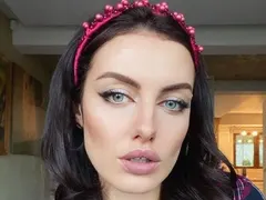 Ново амплоа! Мис България Марина Войкова шие ленти!