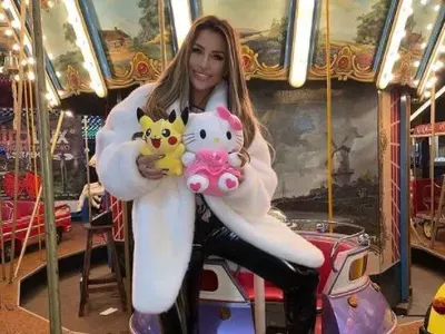 Ново гадже подарява плюшки на Гери-Никол от лунапарк