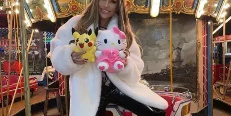 Ново гадже подарява плюшки на Гери-Никол от лунапарк