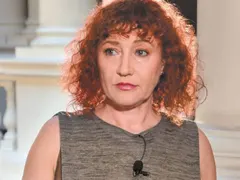 Онлайн измамници „умориха\" Валя Ахчиева