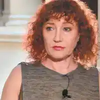 Онлайн измамници „умориха\" Валя Ахчиева