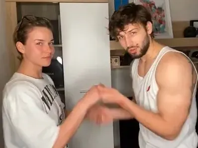 Папи Ханс пише книга за новата си, съди всеки, който го праща на „лeвия бряг”