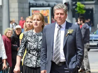 Първанови с коледна фотосесия за 250 лева (Вижте семейните кадри)